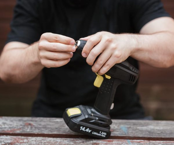 Perceuse à percussion Dewalt DCD796D2-QW : Avis & prix