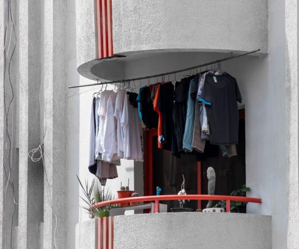 Faire sécher son linge dehors quand on vit en appartement : solutions et astuces