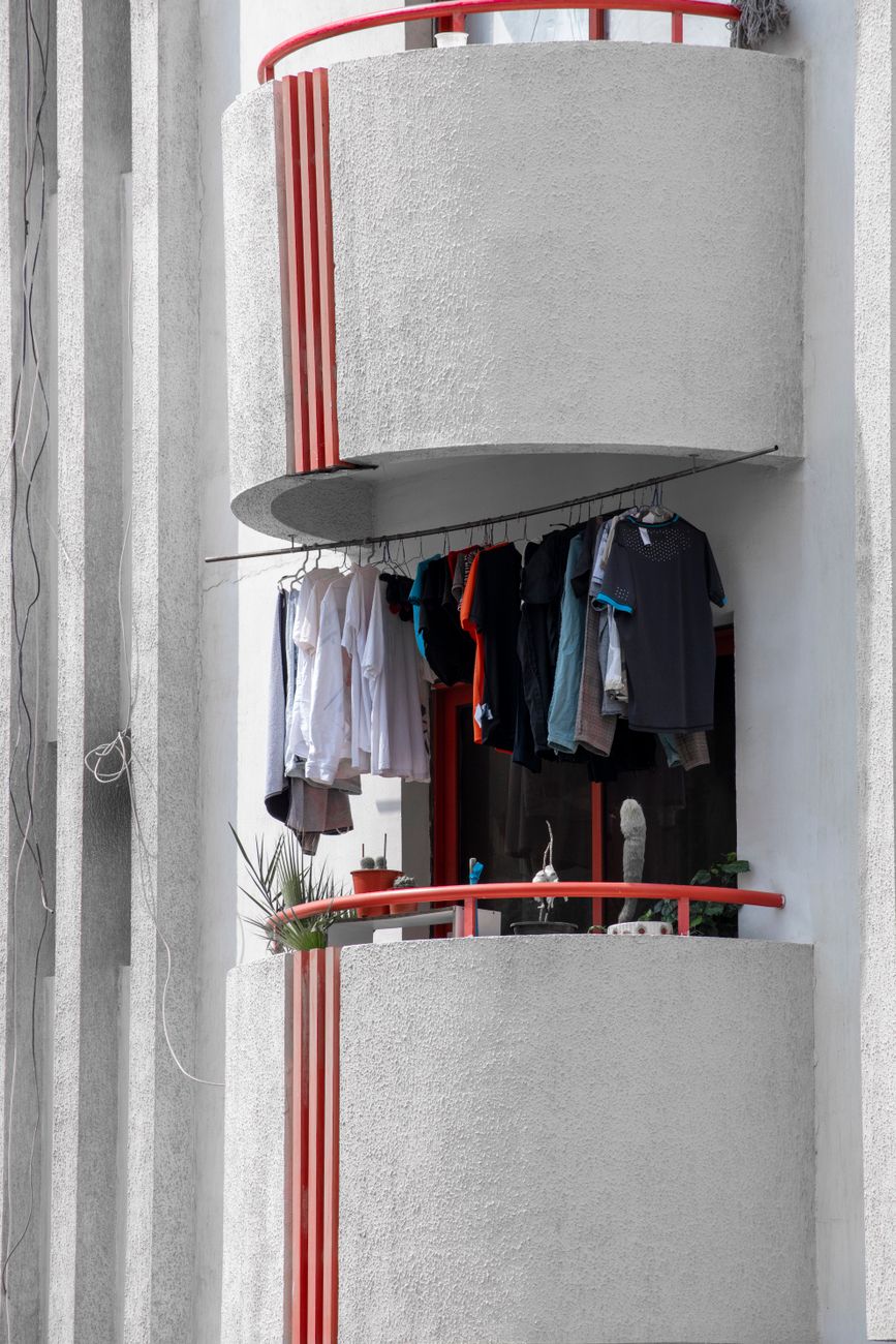 Faire sécher son linge dehors quand on vit en appartement : solutions et astuces